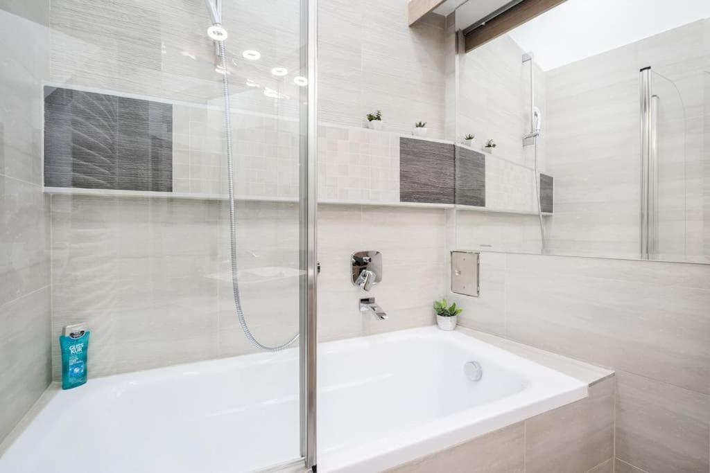 Szalag Utca 6 Luxurious Flat Castle District Apartment บูดาเปสต์ ภายนอก รูปภาพ